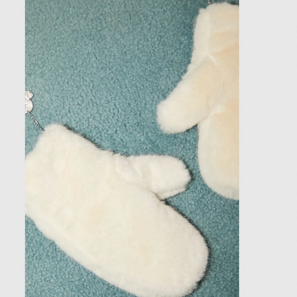 NWT Forever 21 Woman Disney Mickey Mouse Plush Mittens